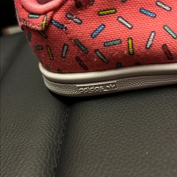 Adidas “Simpsons” Toddler Girls Shoes Size 4 - Picture 2 of 7